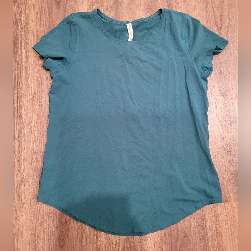 (9)  Lululemon Short Sleeve T-Shirt